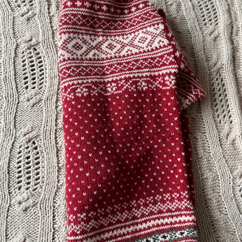 Women’s LL Bean Sweater Medium Red Beige Green Wool Buttons - Picture 13 of 14